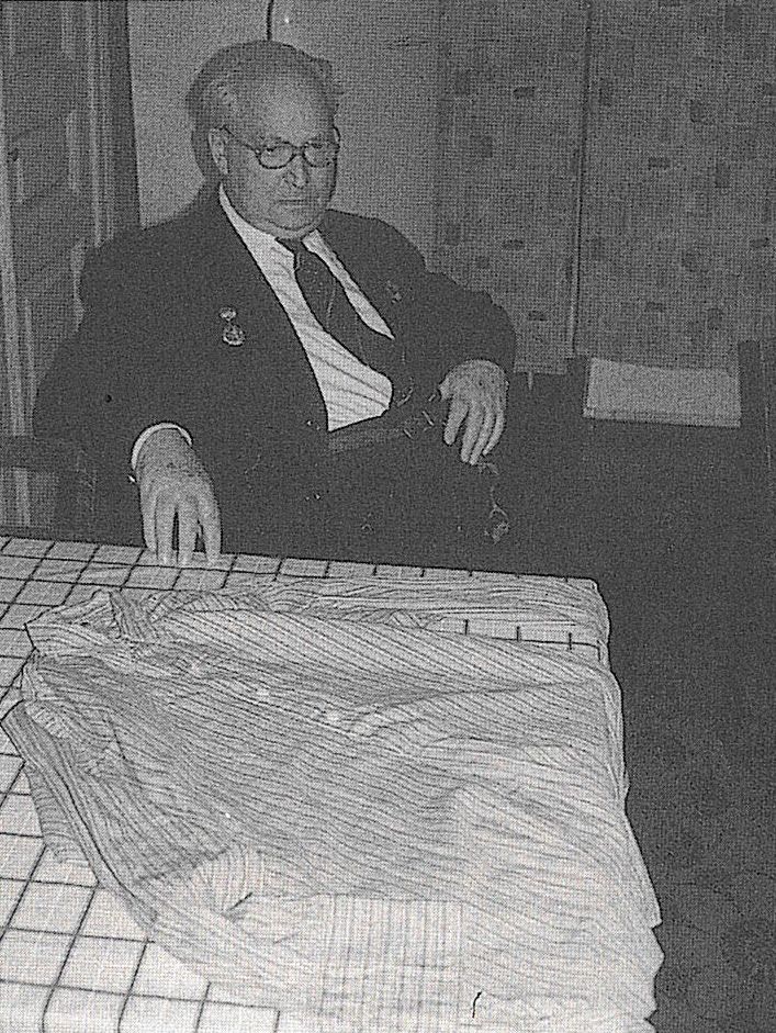 Petsjerski met het hemd dat Loeka hem kort voor de opstand gaf. (privécollectie Jules Schelvis)